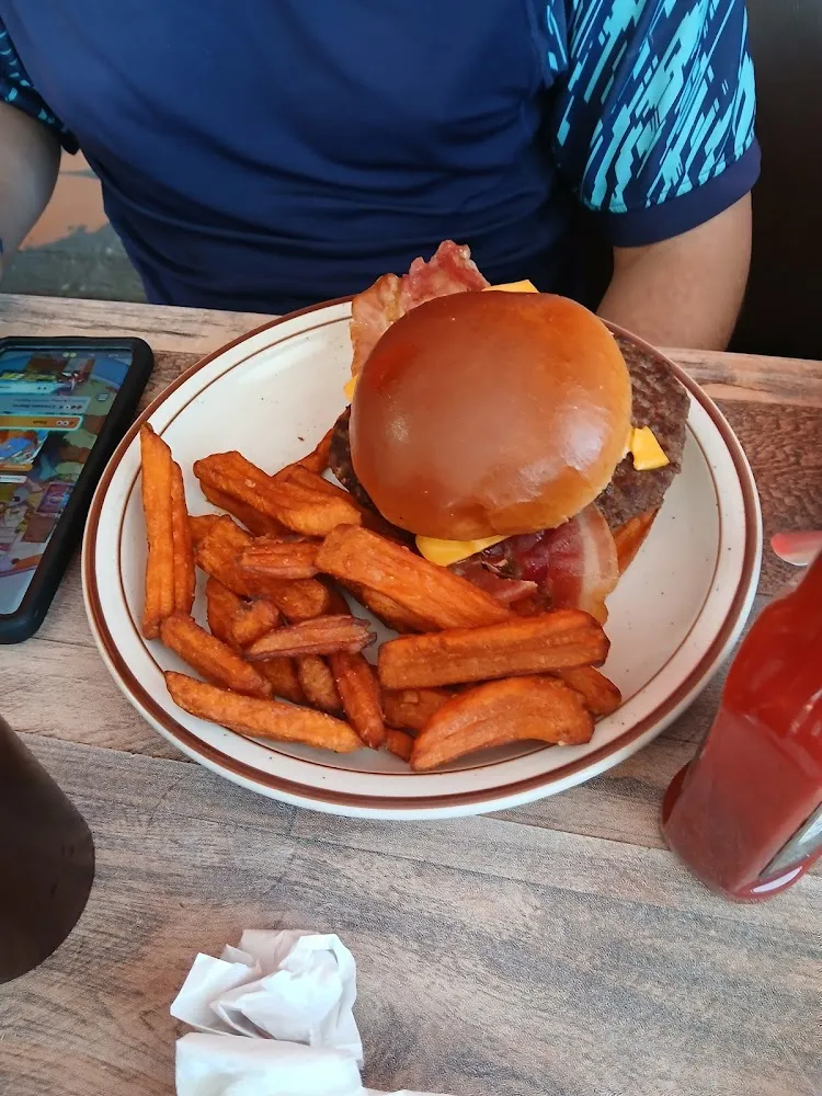 Bacon Cheeseburger w Sweet Potato Fries